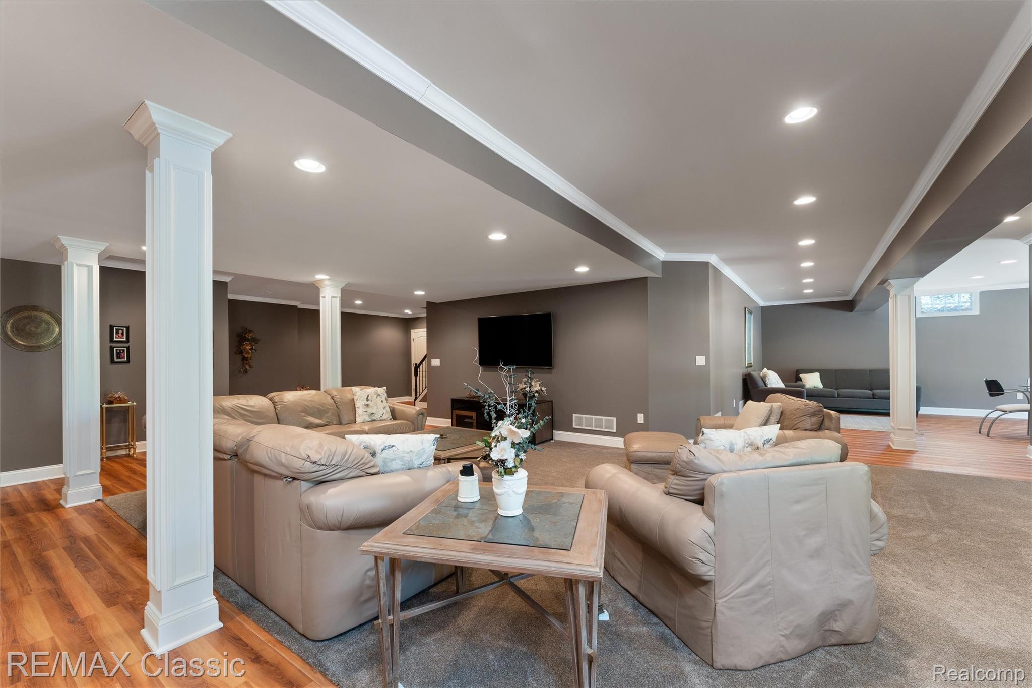 Novi, Michigan, 48374, United States, 5 Bedrooms Bedrooms, ,5 BathroomsBathrooms,Residential,Pending,2052115