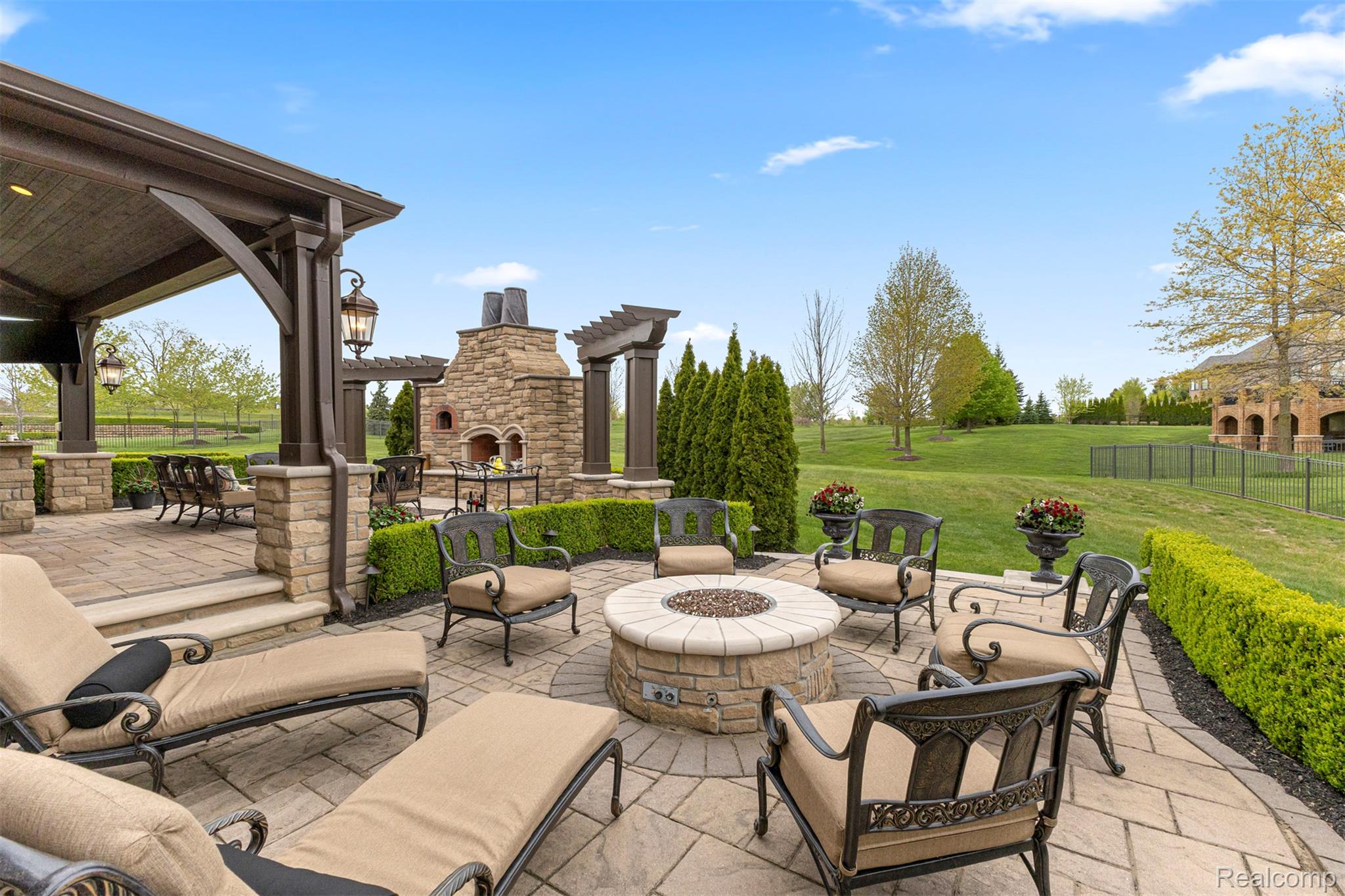 Northville, Michigan, 48167, United States, 4 Bedrooms Bedrooms, ,4 BathroomsBathrooms,Residential,Active,2052116