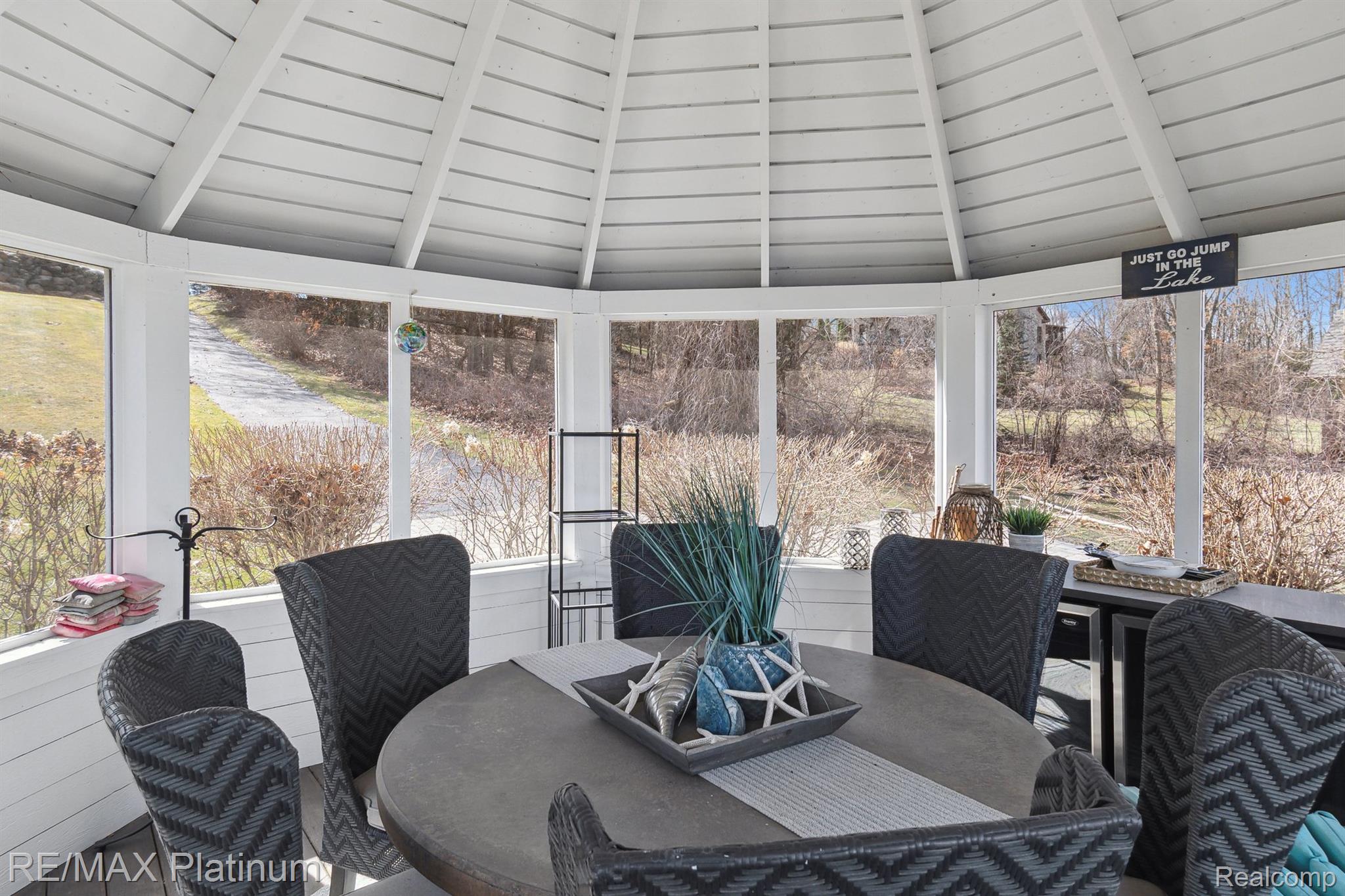 Pinckney, Michigan, 48169, United States, 5 Bedrooms Bedrooms, ,7 BathroomsBathrooms,Residential,Active,1954026