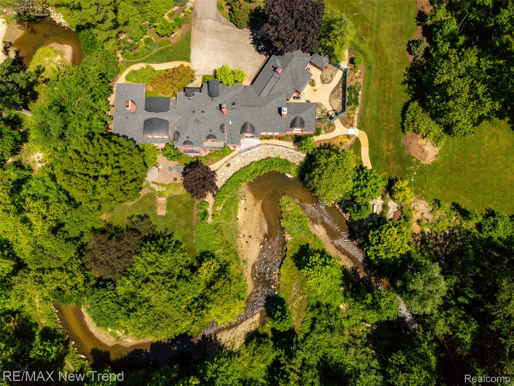 Franklin, Michigan, 48025, United States, 4 Bedrooms Bedrooms, ,4 BathroomsBathrooms,Residential,Active,1926907