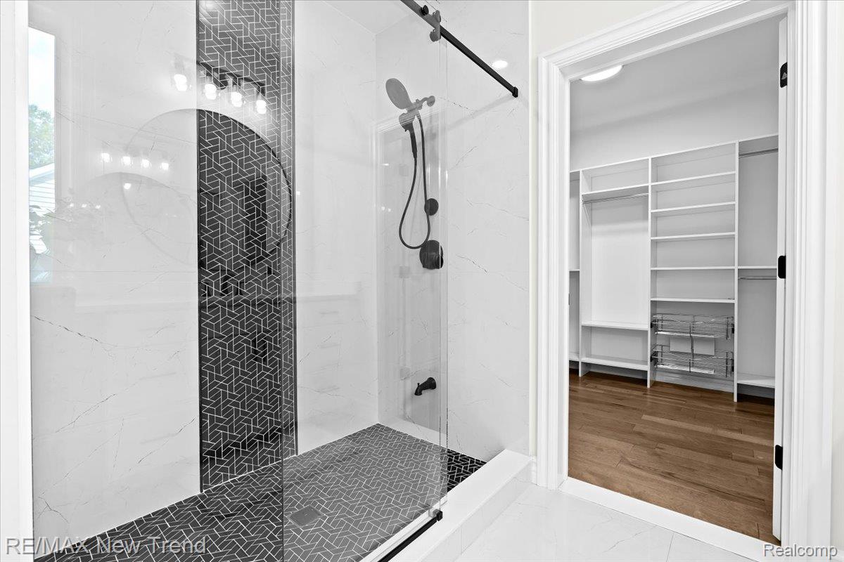 Farmingtonhills, Michigan, 48336, United States, 5 Bedrooms Bedrooms, ,5 BathroomsBathrooms,Residential,Active,2007982