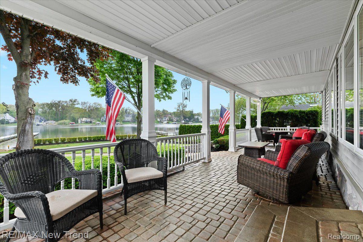 Walledlake, Michigan, 48390, United States, 4 Bedrooms Bedrooms, ,4 BathroomsBathrooms,Residential,Pending,1904161