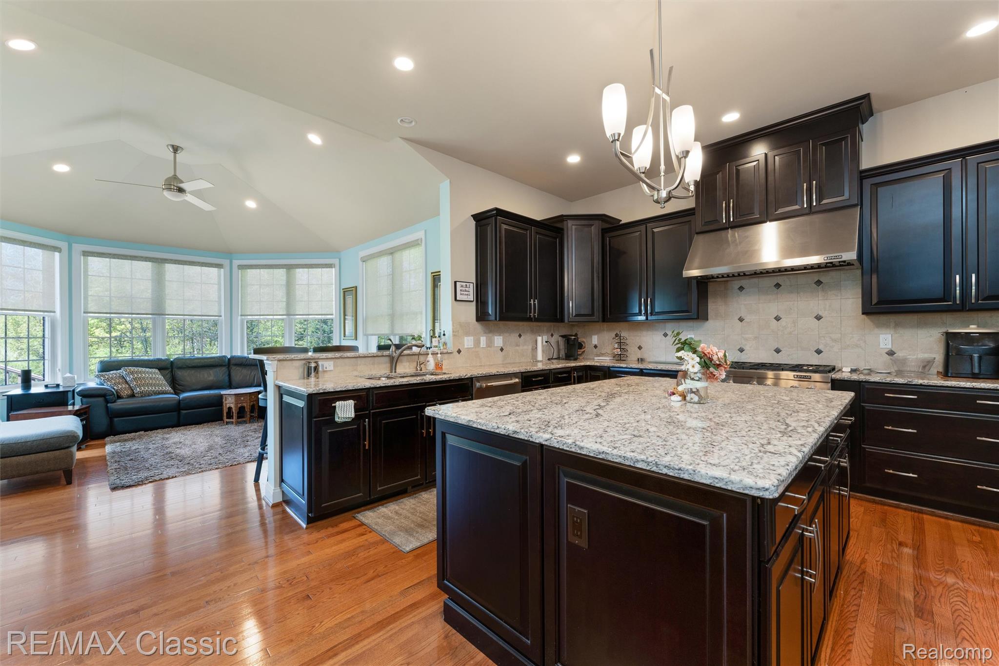Novi, Michigan, 48374, United States, 5 Bedrooms Bedrooms, ,5 BathroomsBathrooms,Residential,Pending,2052115