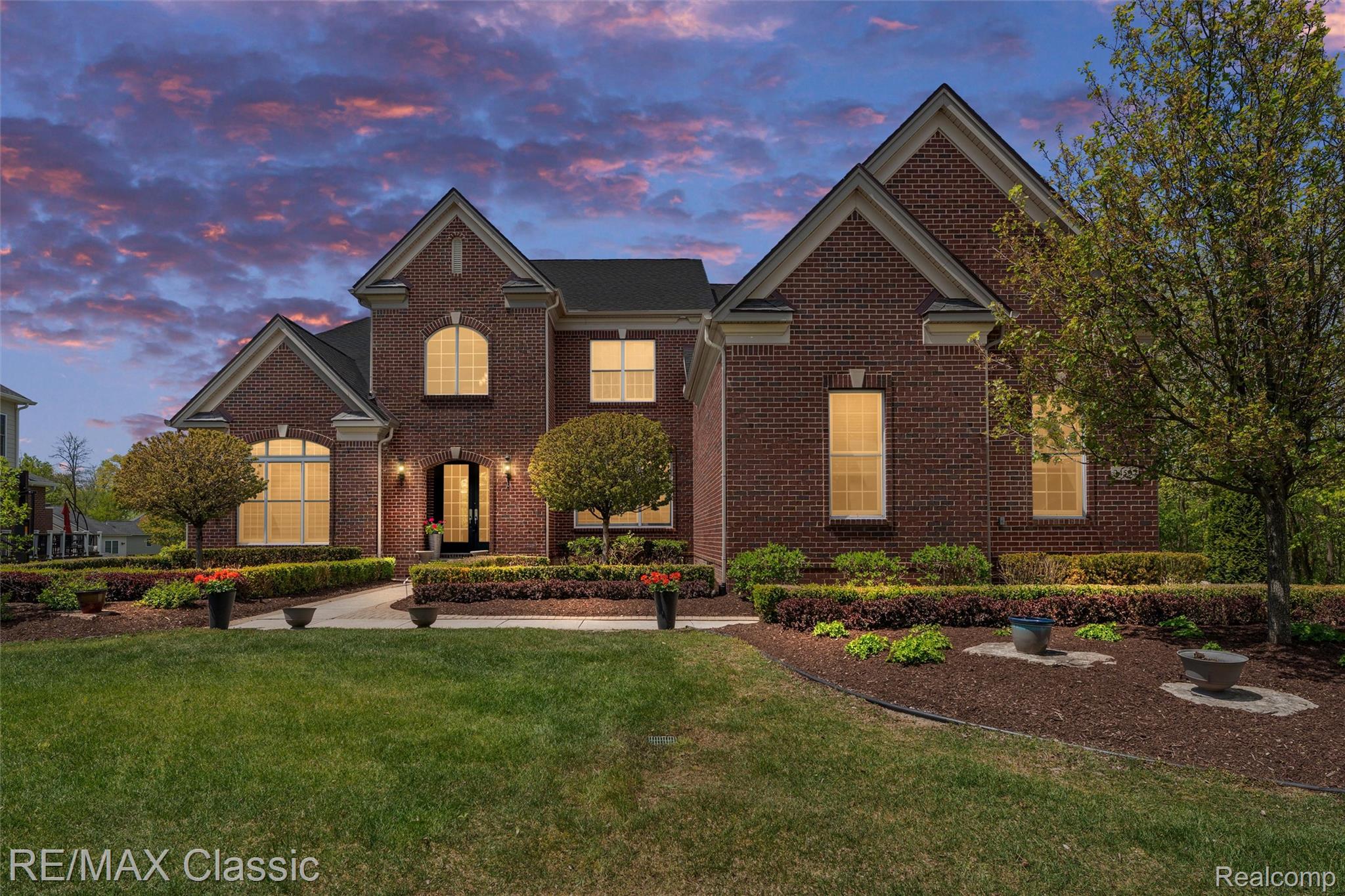 Novi, Michigan, 48374, United States, 5 Bedrooms Bedrooms, ,5 BathroomsBathrooms,Residential,Pending,2052115