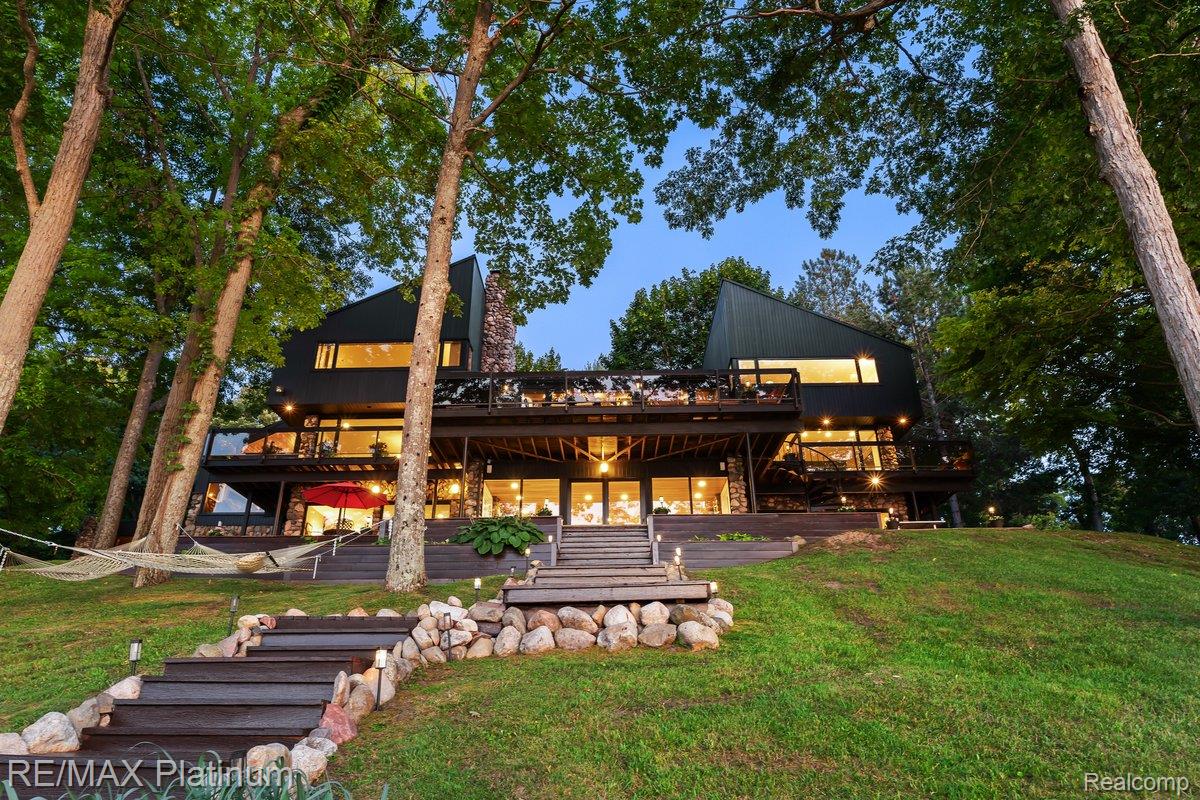 Howell, Michigan, 48843, United States, 4 Bedrooms Bedrooms, ,6 BathroomsBathrooms,Residential,Active,1973360