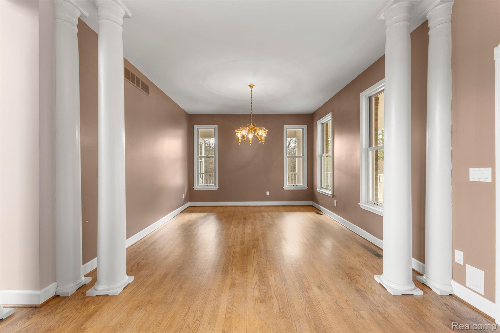 Annarbor, Michigan, 48105, United States, 5 Bedrooms Bedrooms, ,5 BathroomsBathrooms,Residential,Active,1899239