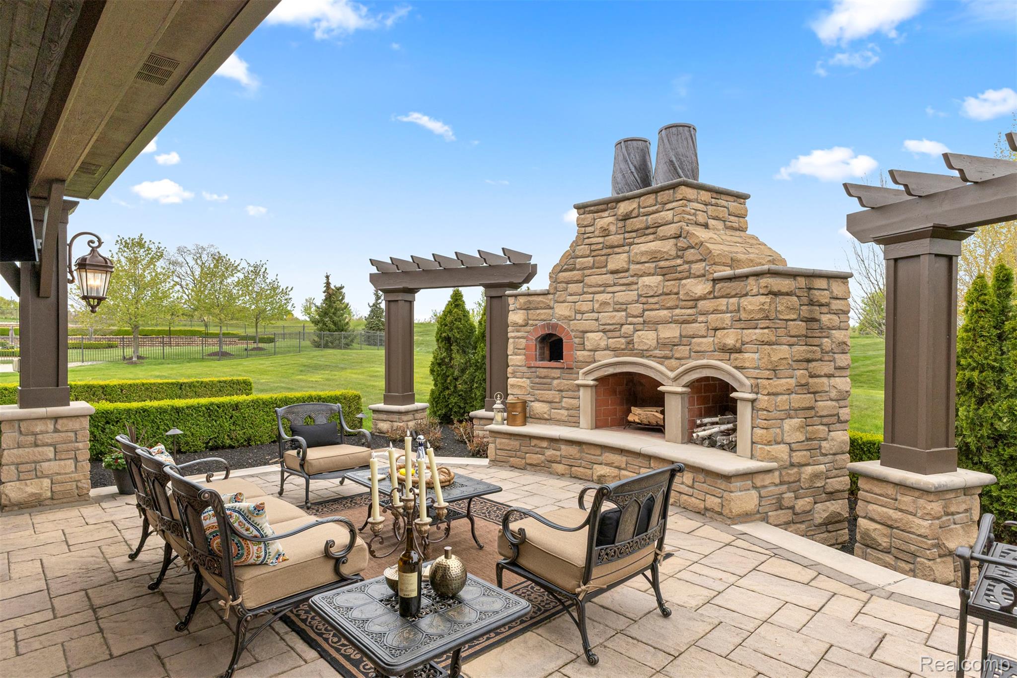 Northville, Michigan, 48167, United States, 4 Bedrooms Bedrooms, ,4 BathroomsBathrooms,Residential,Active,2052116