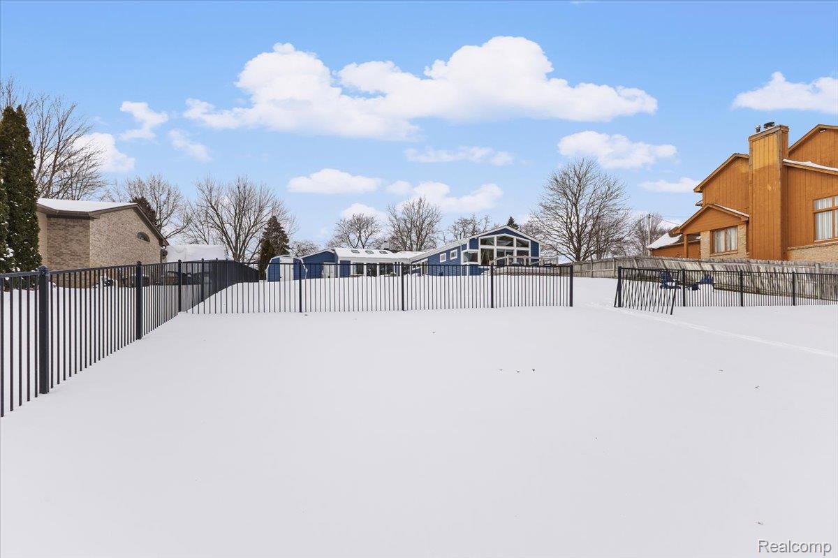 Clarkston, Michigan, 48346, United States, 4 Bedrooms Bedrooms, ,3 BathroomsBathrooms,Residential,Active,2012215