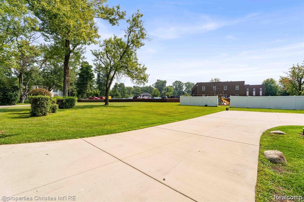 Beverlyhills, Michigan, 48025, United States, 3 Bedrooms Bedrooms, ,3 BathroomsBathrooms,Residential,Active,1997591