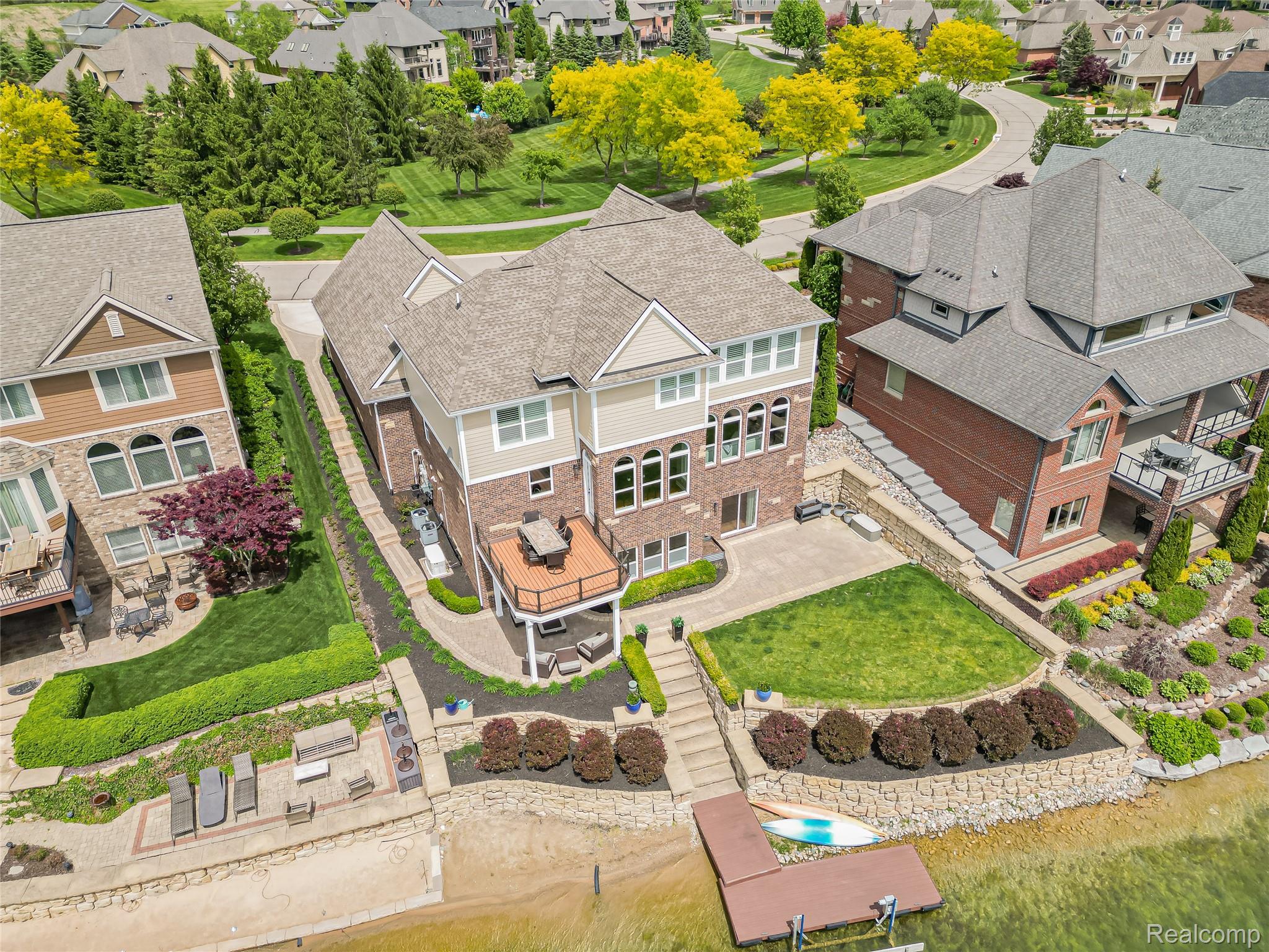 Southlyon, Michigan, 48178, United States, 4 Bedrooms Bedrooms, ,5 BathroomsBathrooms,Residential,Active,2045027