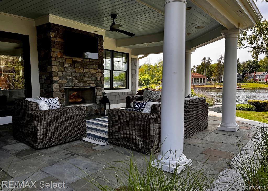 Fenton, Michigan, 48430, United States, 4 Bedrooms Bedrooms, ,4 BathroomsBathrooms,Residential,Active,2015817