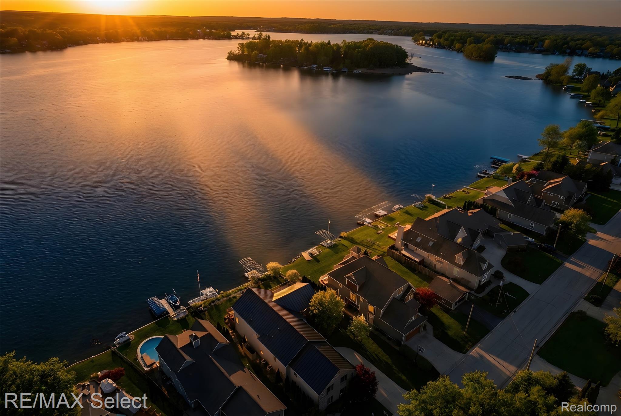 Fenton, Michigan, 48430, United States, 4 Bedrooms Bedrooms, ,5 BathroomsBathrooms,Residential,Active,2016693