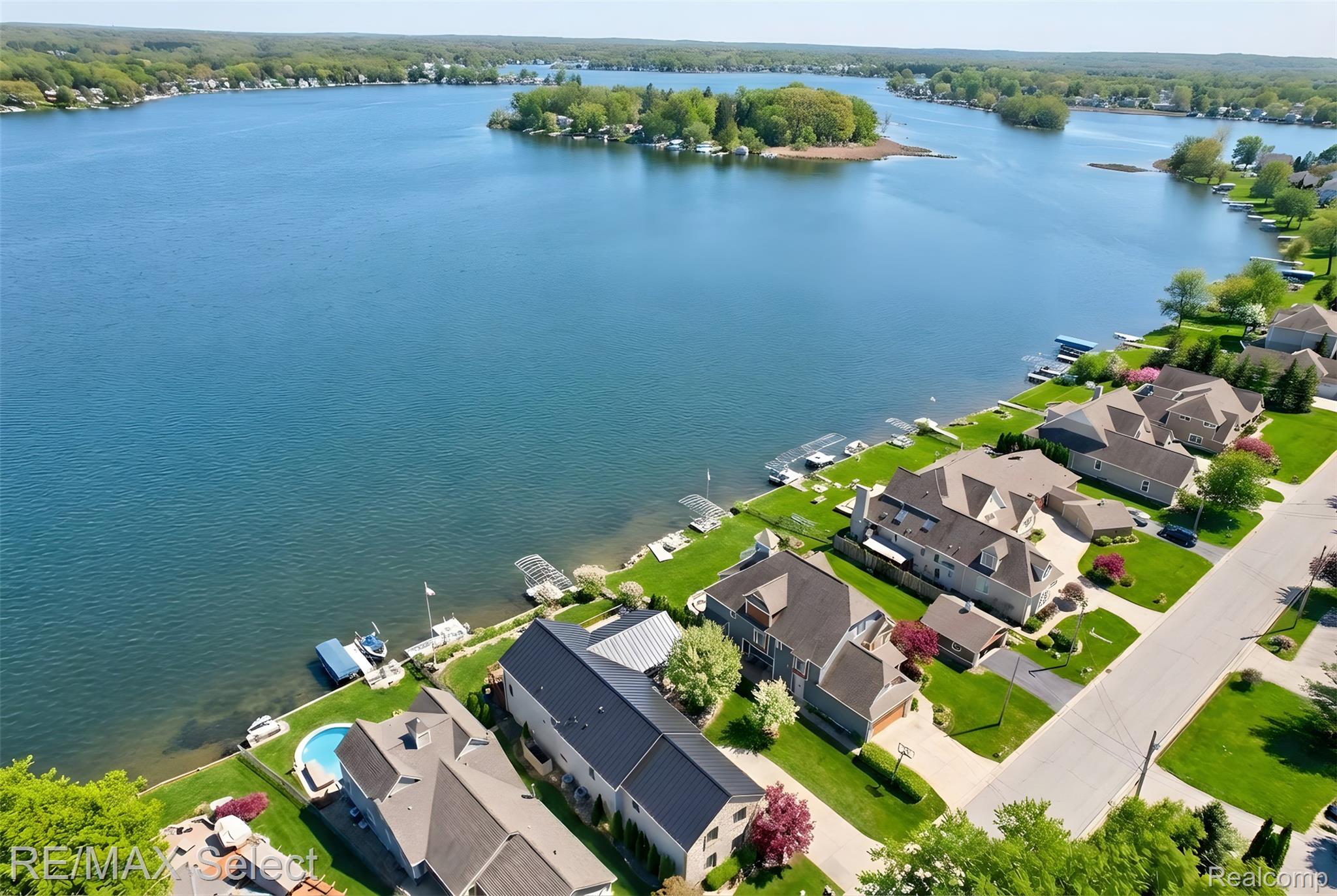 Fenton, Michigan, 48430, United States, 4 Bedrooms Bedrooms, ,5 BathroomsBathrooms,Residential,Active,2016693