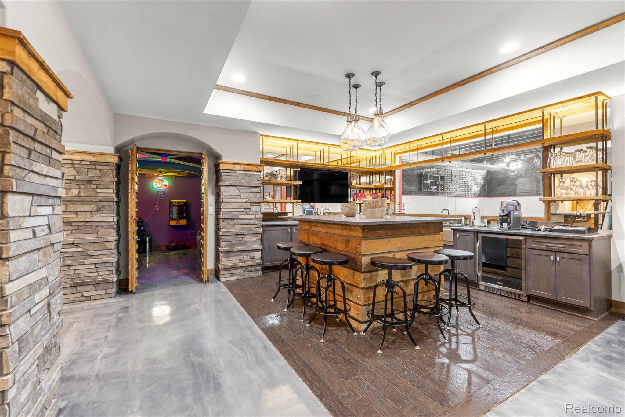 Northville, Michigan, 48168, United States, 5 Bedrooms Bedrooms, ,7 BathroomsBathrooms,Residential,Active,1960117