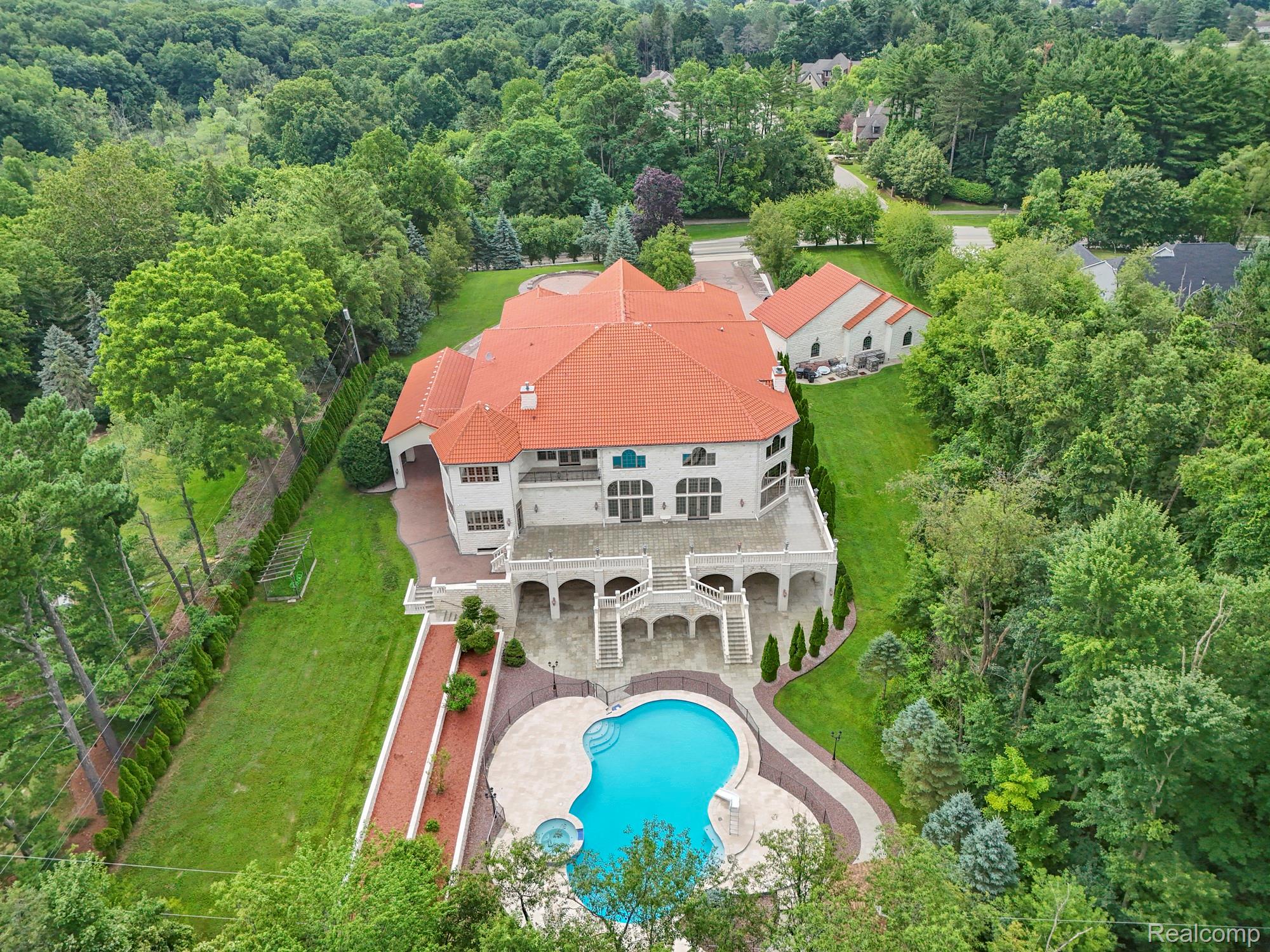 Northville, Michigan, 48168, United States, 9 Bedrooms Bedrooms, ,14 BathroomsBathrooms,Residential,Active,1904136