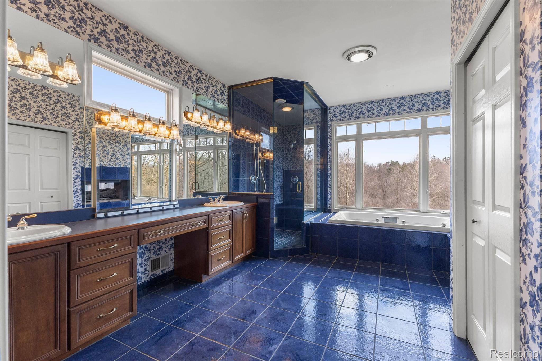 Annarbor, Michigan, 48105, United States, 5 Bedrooms Bedrooms, ,5 BathroomsBathrooms,Residential,Active,1899239