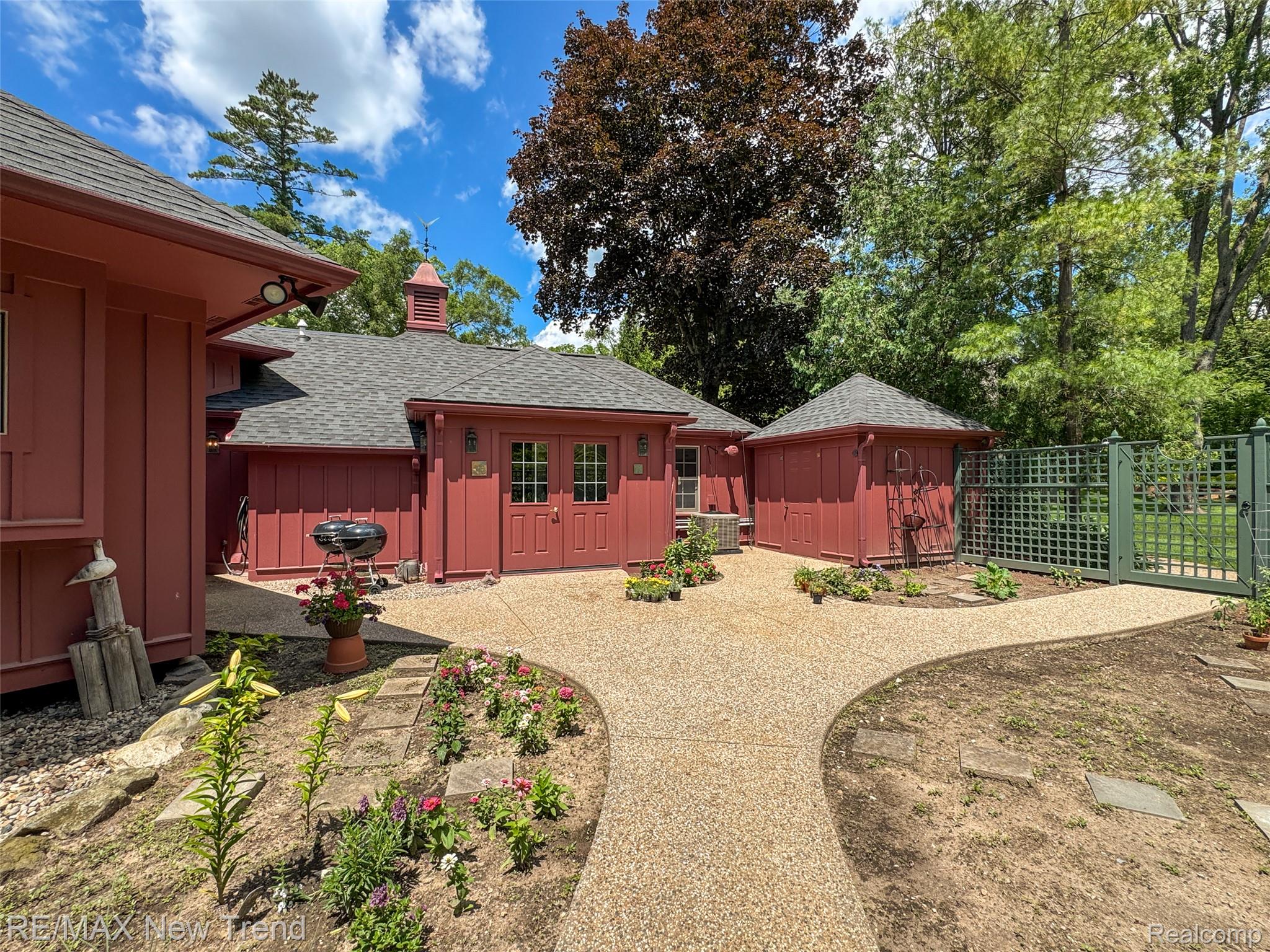 Franklin, Michigan, 48025, United States, 4 Bedrooms Bedrooms, ,4 BathroomsBathrooms,Residential,Active,1926907