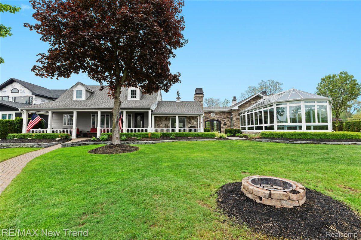 Walledlake, Michigan, 48390, United States, 4 Bedrooms Bedrooms, ,4 BathroomsBathrooms,Residential,Pending,1904161