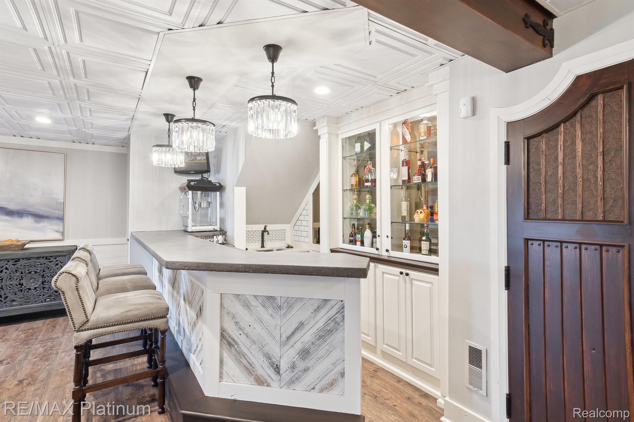 Pinckney, Michigan, 48169, United States, 5 Bedrooms Bedrooms, ,7 BathroomsBathrooms,Residential,Active,1954026