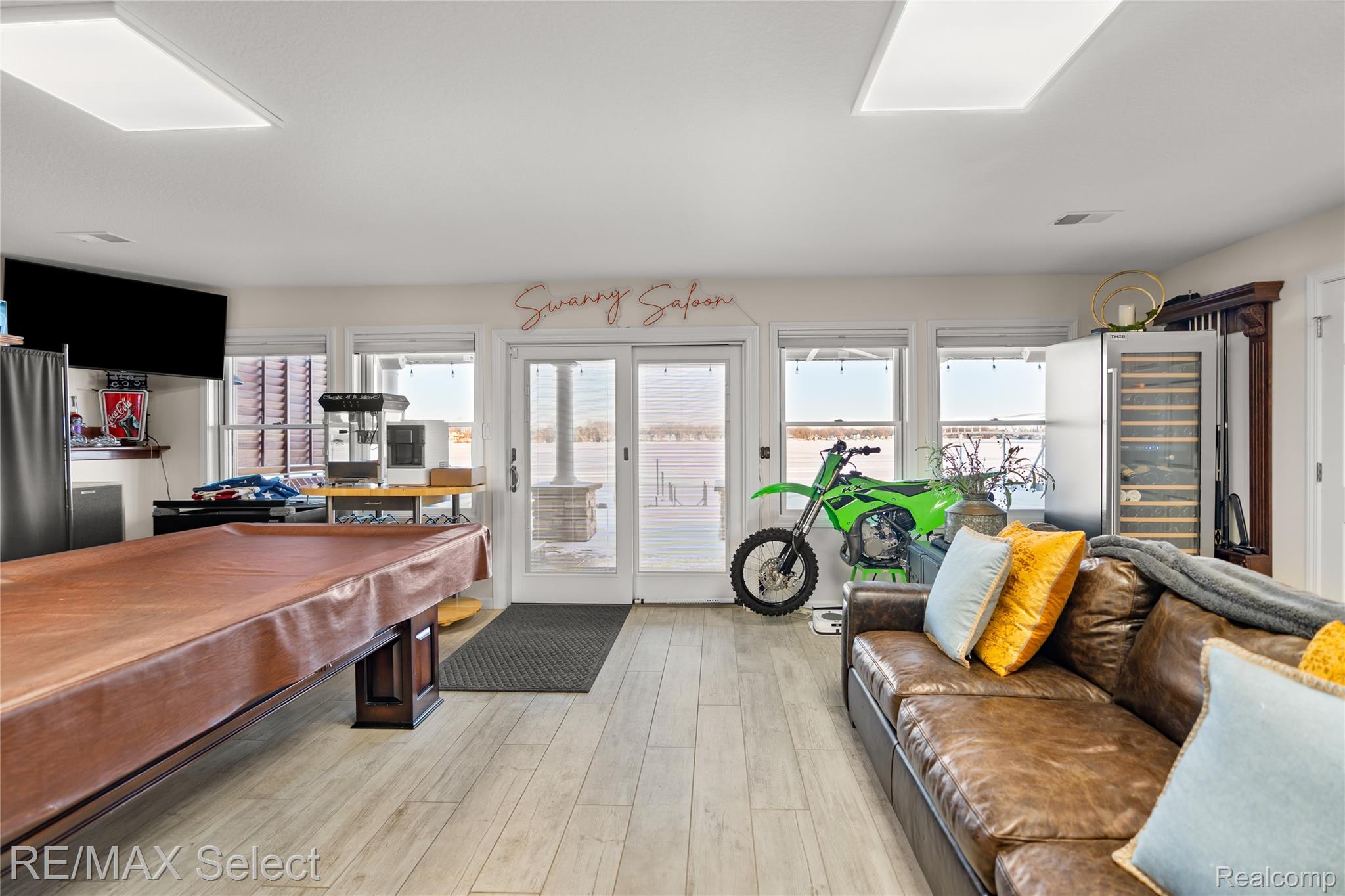 Fenton, Michigan, 48430, United States, 4 Bedrooms Bedrooms, ,5 BathroomsBathrooms,Residential,Active,2016693