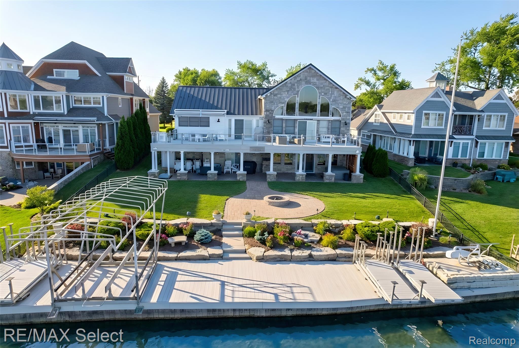 Fenton, Michigan, 48430, United States, 4 Bedrooms Bedrooms, ,5 BathroomsBathrooms,Residential,Active,2016693