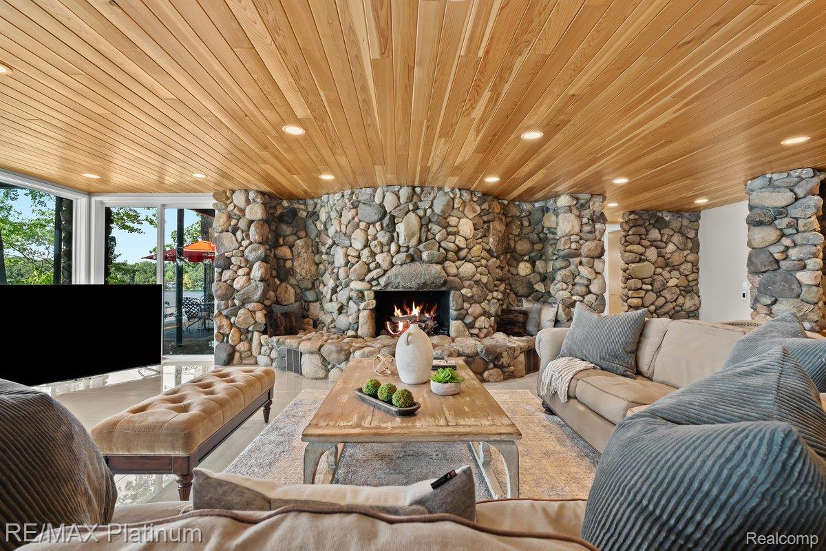 Howell, Michigan, 48843, United States, 4 Bedrooms Bedrooms, ,6 BathroomsBathrooms,Residential,Active,1973360