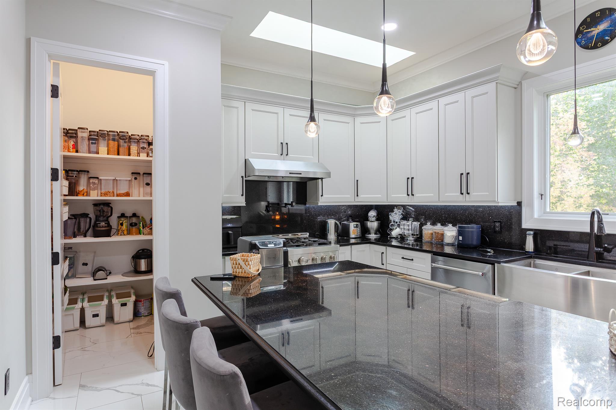 Rochesterhills, Michigan, 48307, United States, 4 Bedrooms Bedrooms, ,5 BathroomsBathrooms,Residential,Active,1962188