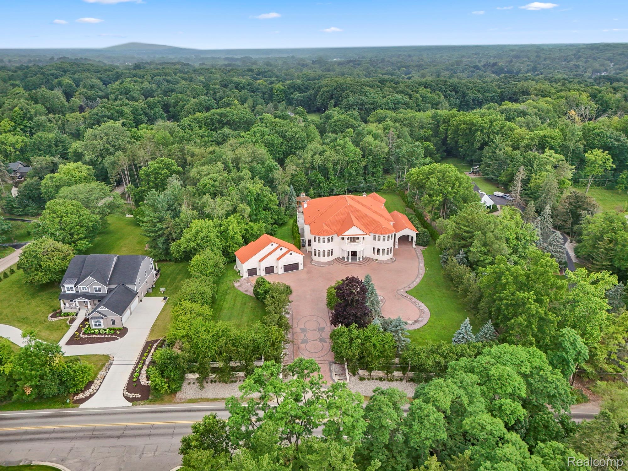 Northville, Michigan, 48168, United States, 9 Bedrooms Bedrooms, ,14 BathroomsBathrooms,Residential,Active,1904136
