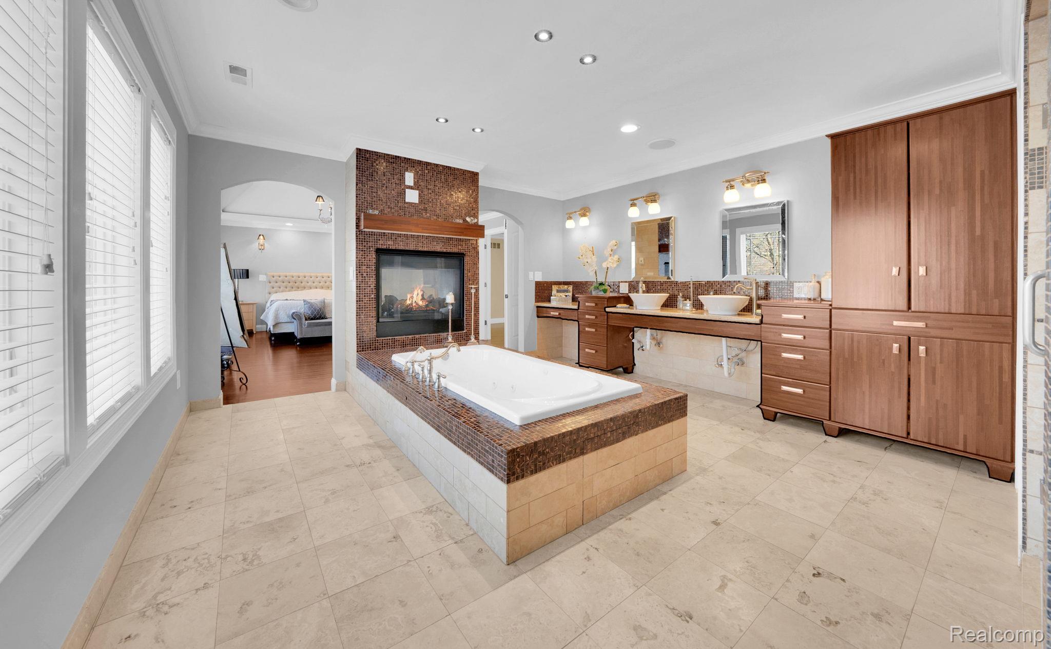 Bloomfieldhills, Michigan, 48301, United States, 7 Bedrooms Bedrooms, ,8 BathroomsBathrooms,Residential,Active,2014613