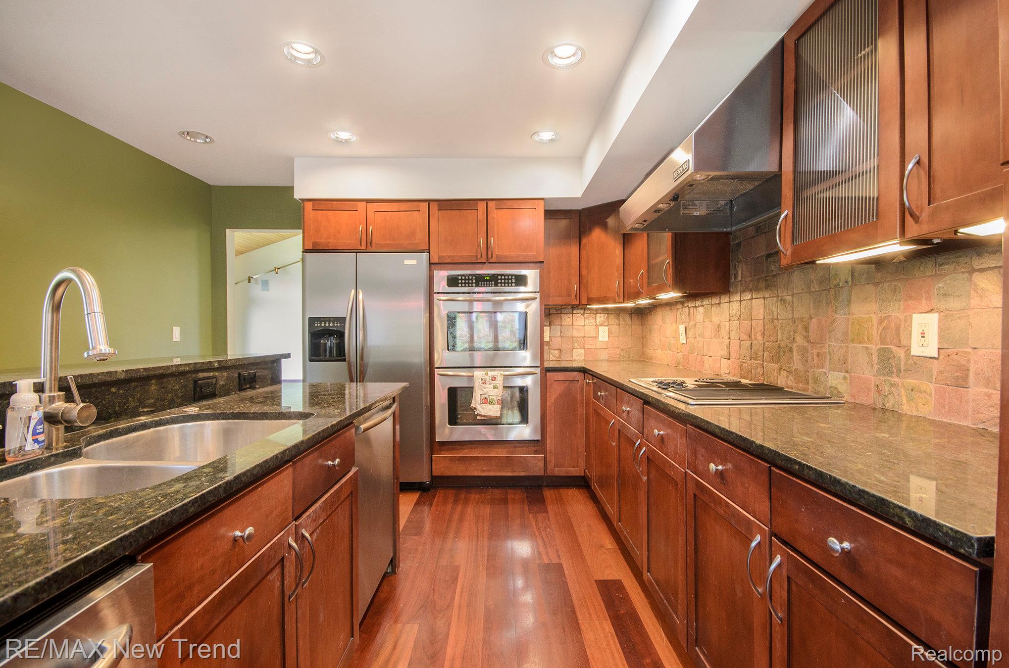 Westbloomfield, Michigan, 48324, United States, 5 Bedrooms Bedrooms, ,5 BathroomsBathrooms,Residential,Active,1922336