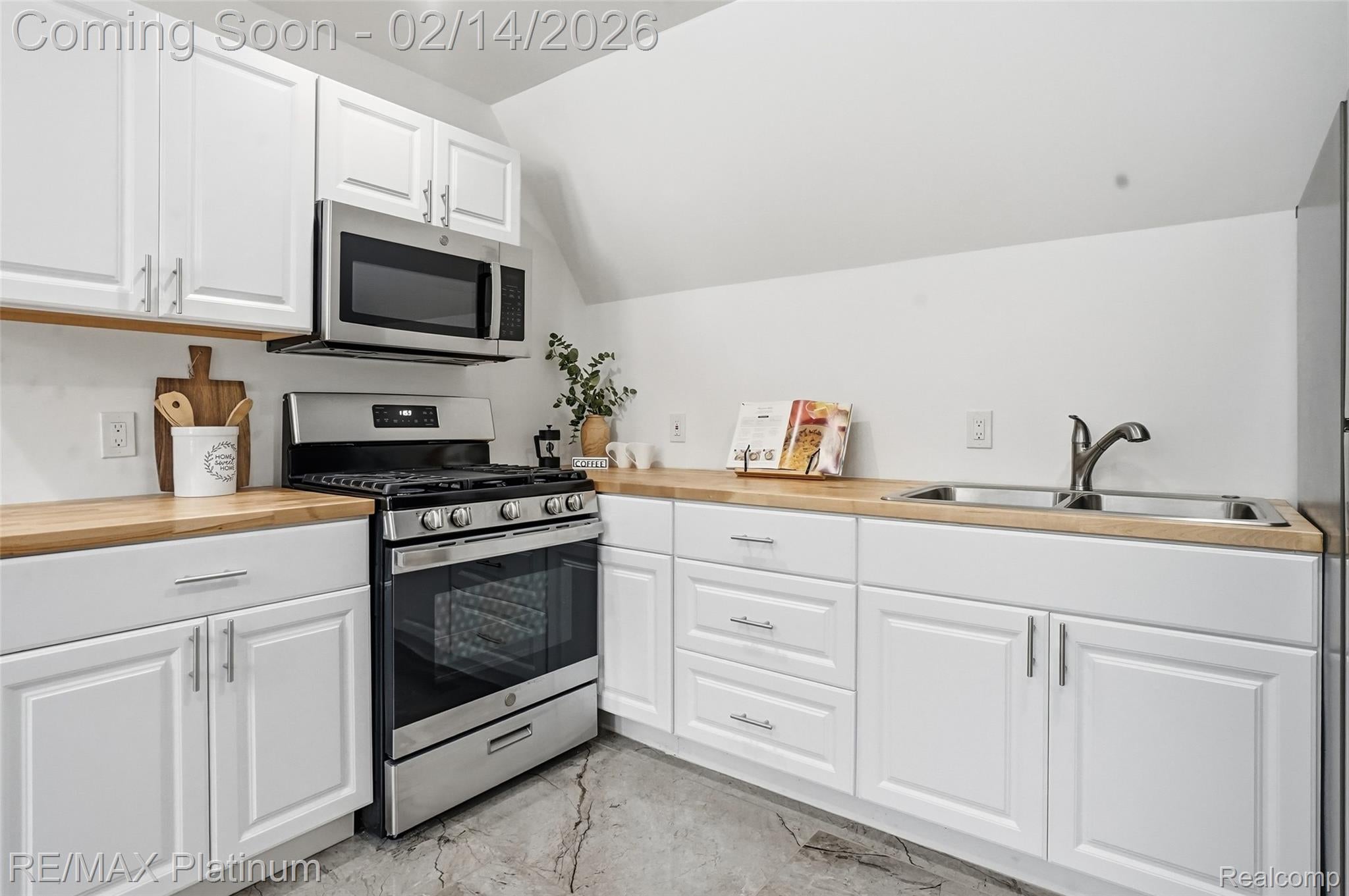 Whitmorelake, Michigan, 48189, United States, 6 Bedrooms Bedrooms, ,6 BathroomsBathrooms,Residential,Active,2018190