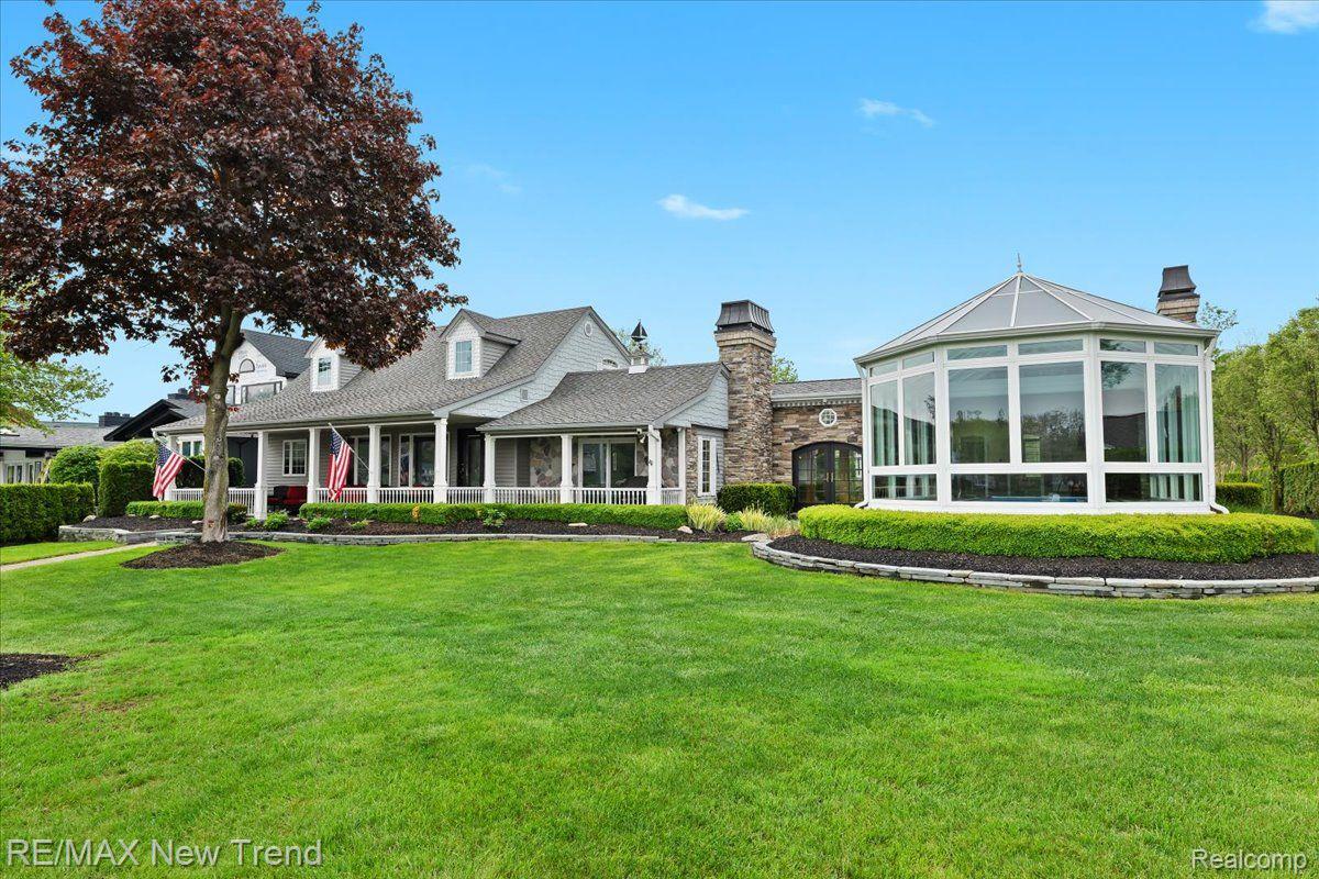 Walledlake, Michigan, 48390, United States, 4 Bedrooms Bedrooms, ,4 BathroomsBathrooms,Residential,Pending,1904161