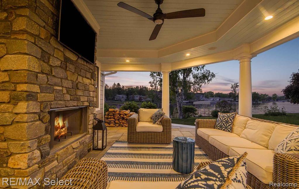 Fenton, Michigan, 48430, United States, 4 Bedrooms Bedrooms, ,4 BathroomsBathrooms,Residential,Active,2015817