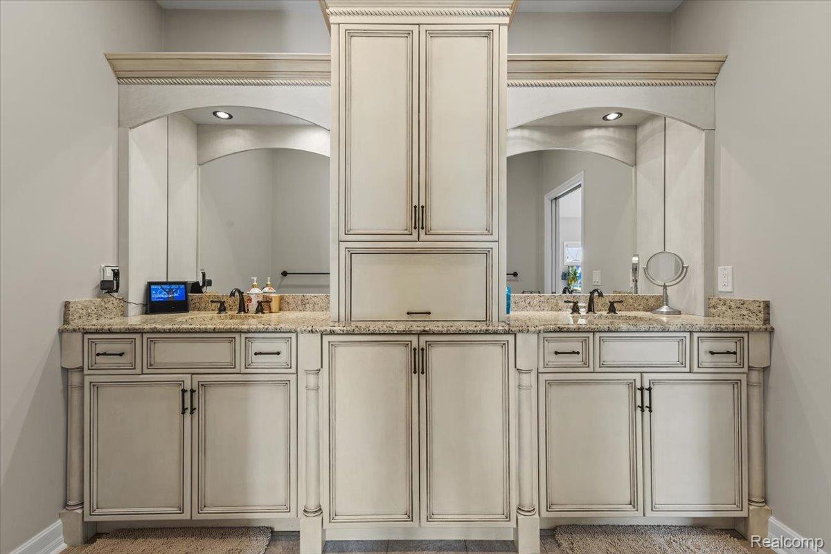 Clarkston, Michigan, 48346, United States, 4 Bedrooms Bedrooms, ,3 BathroomsBathrooms,Residential,Active,2012215