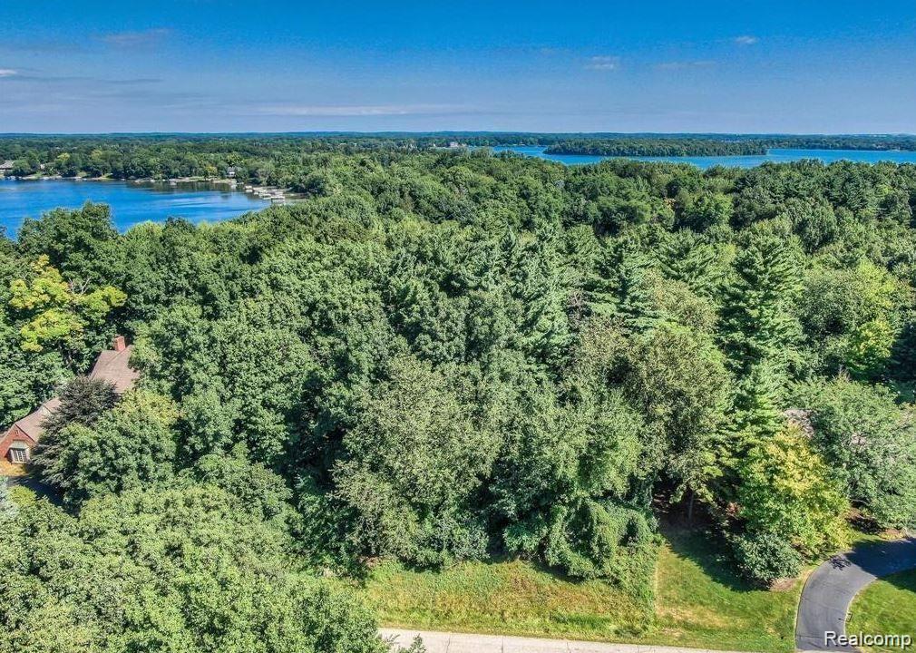 Orchardlake, Michigan, 48323, United States, ,4 BathroomsBathrooms,Residential,Pending,1850633