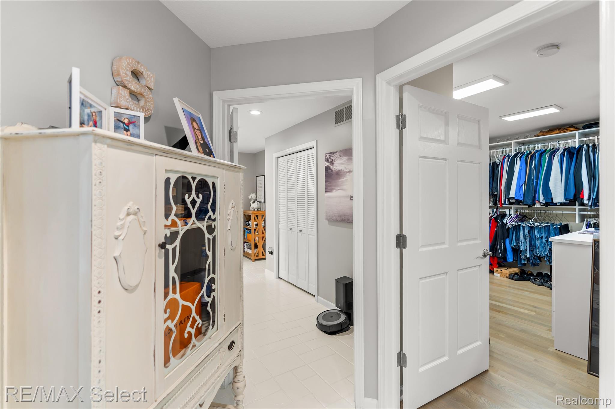 Fenton, Michigan, 48430, United States, 4 Bedrooms Bedrooms, ,5 BathroomsBathrooms,Residential,Active,2016693