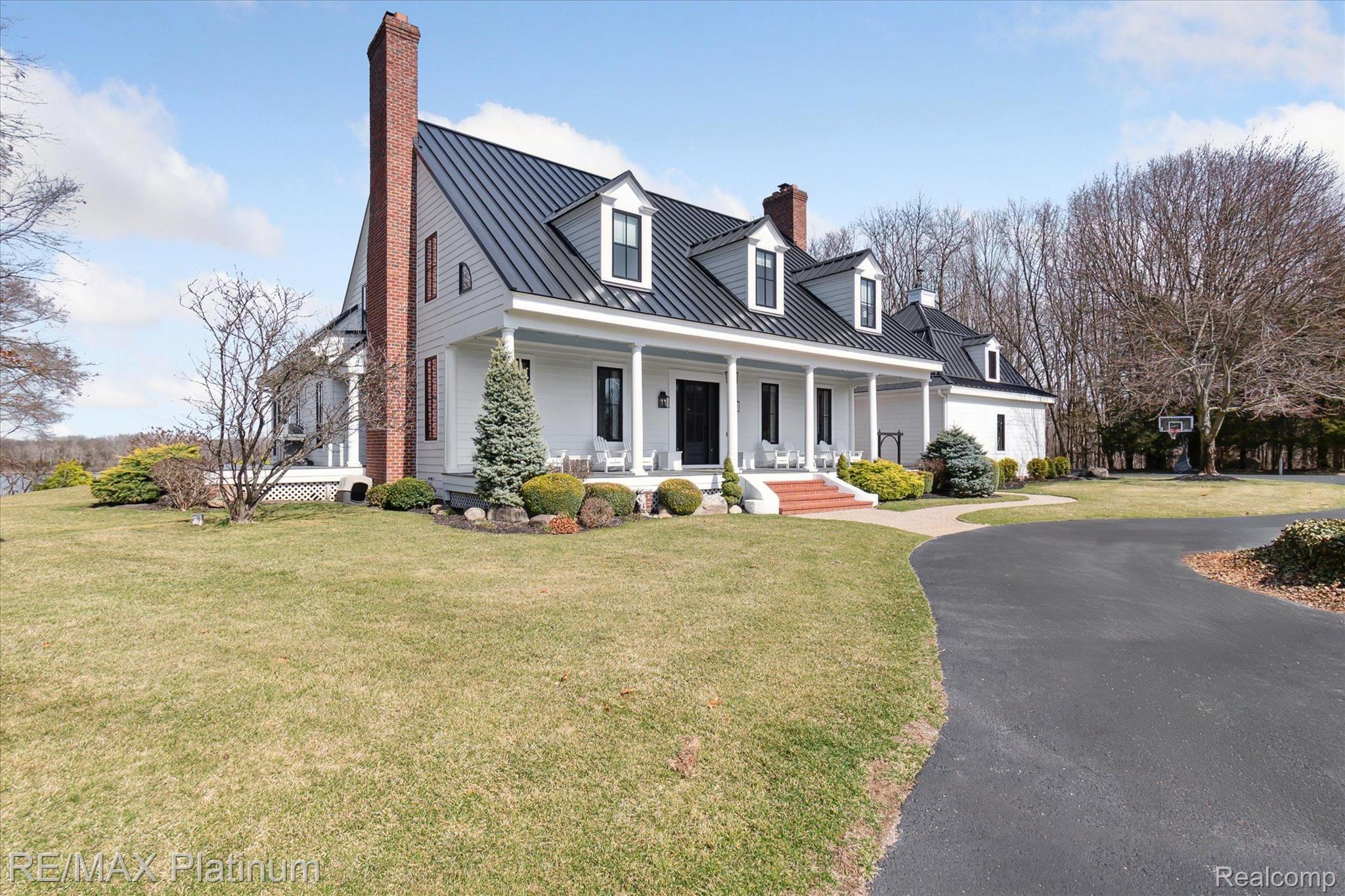 Pinckney, Michigan, 48169, United States, 5 Bedrooms Bedrooms, ,7 BathroomsBathrooms,Residential,Active,1756437