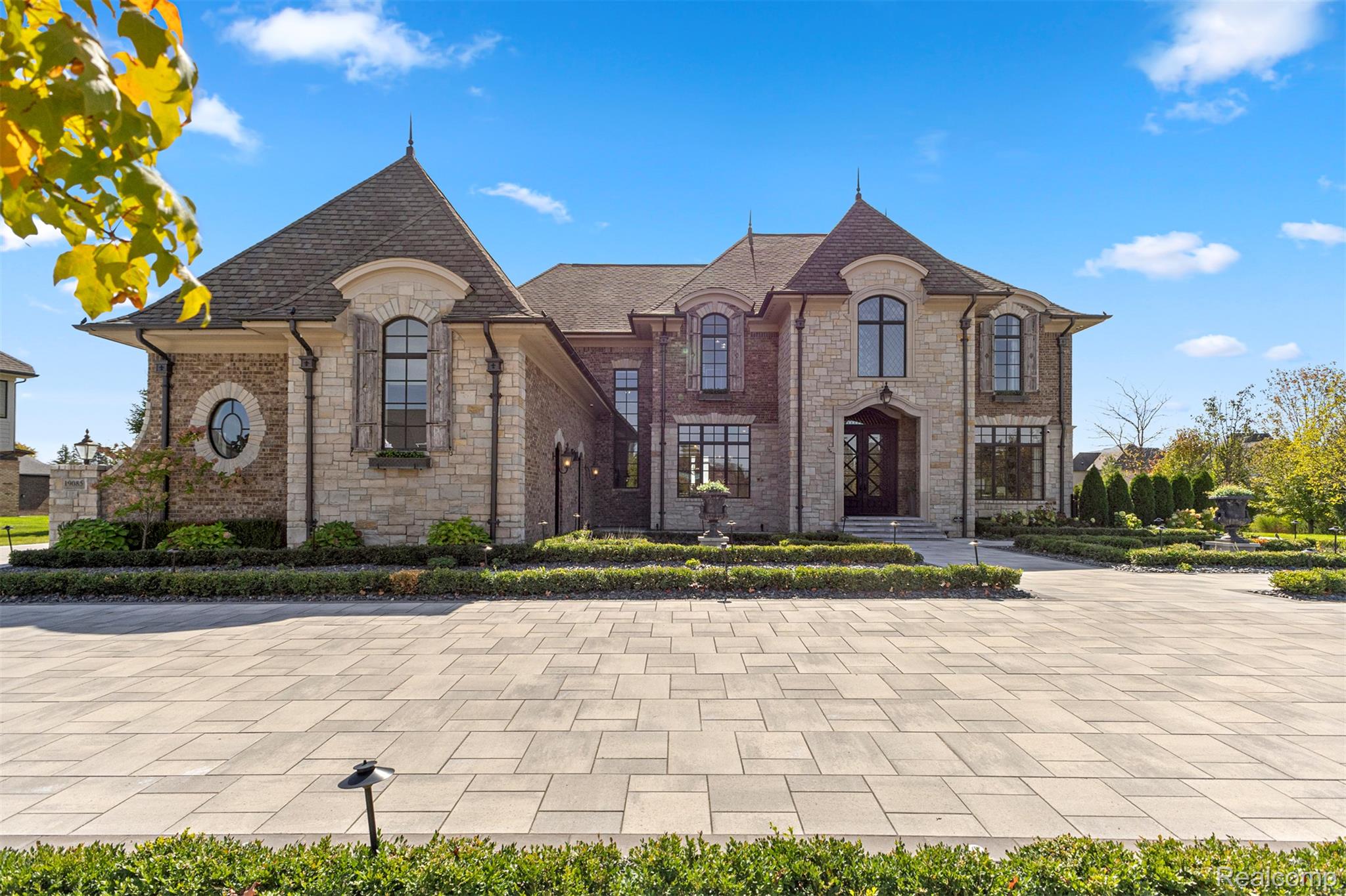 Northville, Michigan, 48168, United States, 5 Bedrooms Bedrooms, ,7 BathroomsBathrooms,Residential,Active,1960117