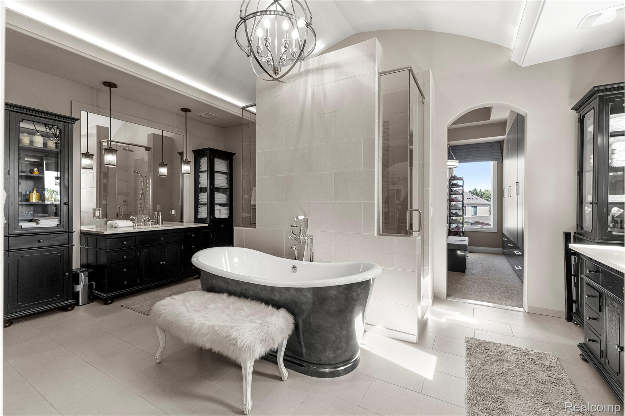 Northville, Michigan, 48168, United States, 5 Bedrooms Bedrooms, ,7 BathroomsBathrooms,Residential,Active,1960117