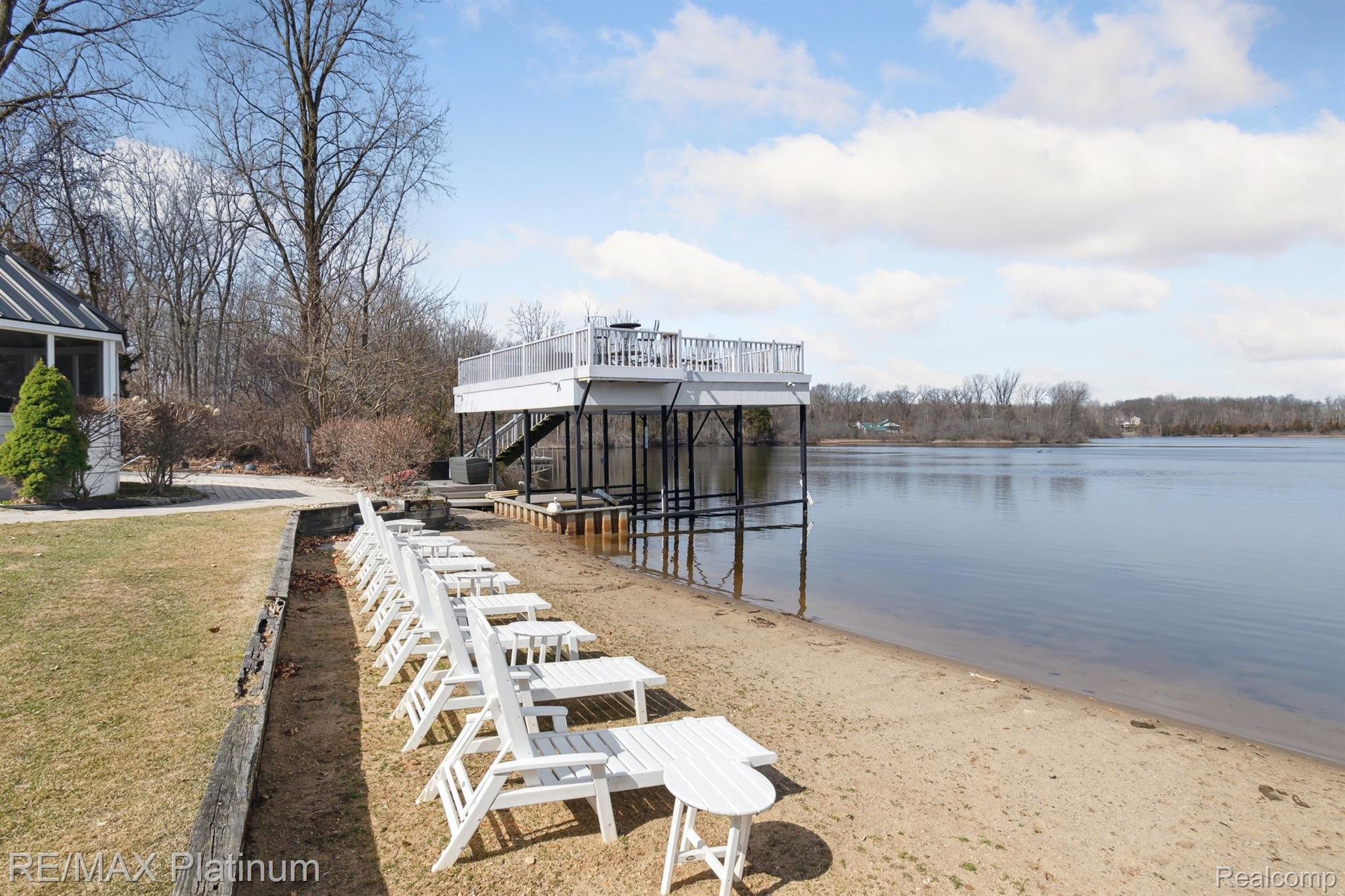 Pinckney, Michigan, 48169, United States, 5 Bedrooms Bedrooms, ,7 BathroomsBathrooms,Residential,Active,1954026