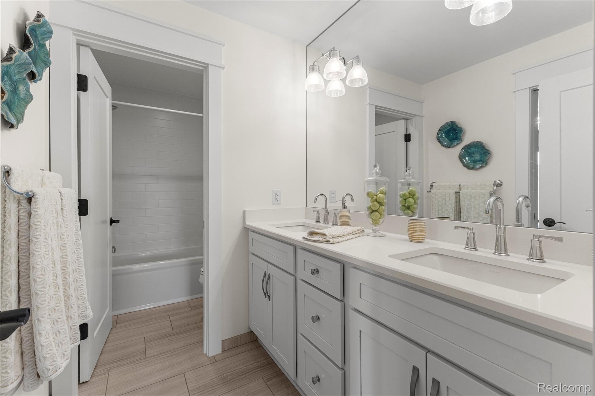 Northville, Michigan, 48168, United States, 5 Bedrooms Bedrooms, ,6 BathroomsBathrooms,Residential,Active,1913964