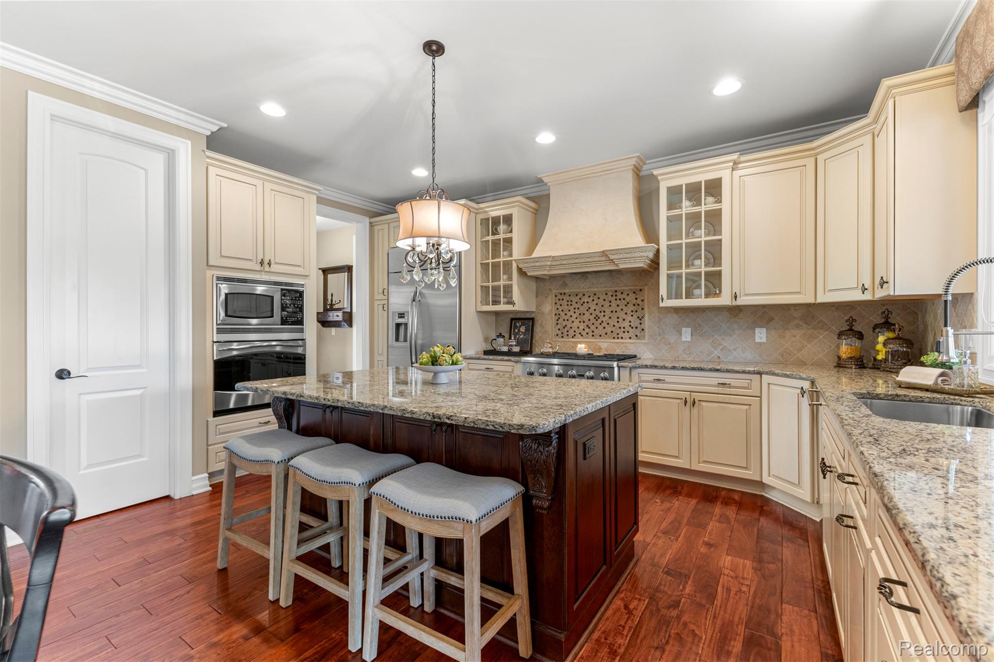 Northville, Michigan, 48167, United States, 4 Bedrooms Bedrooms, ,4 BathroomsBathrooms,Residential,Active,2052116