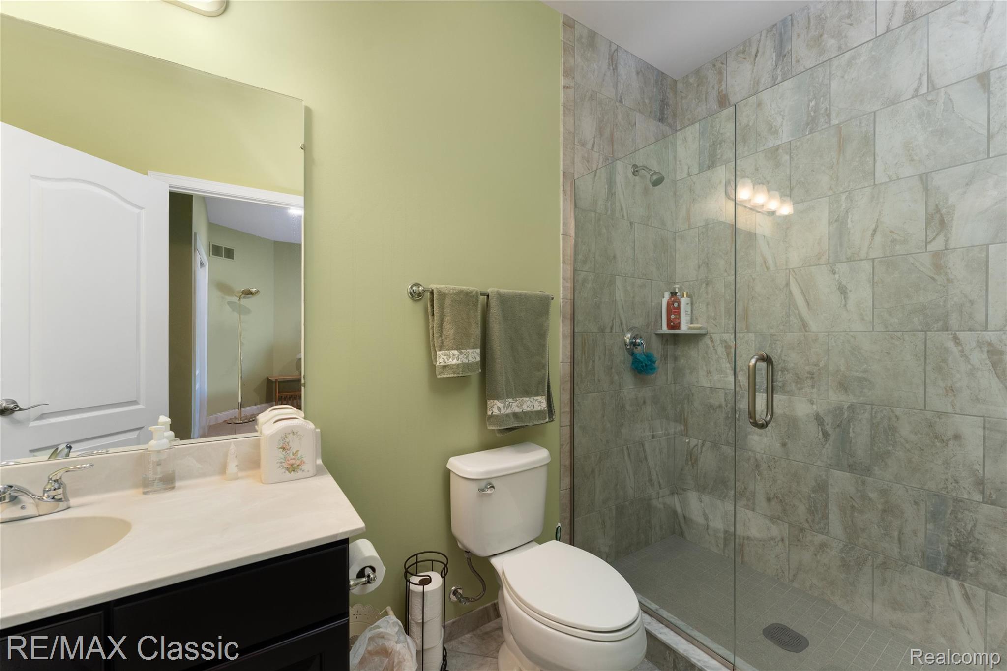 Novi, Michigan, 48374, United States, 5 Bedrooms Bedrooms, ,5 BathroomsBathrooms,Residential,Pending,2052115