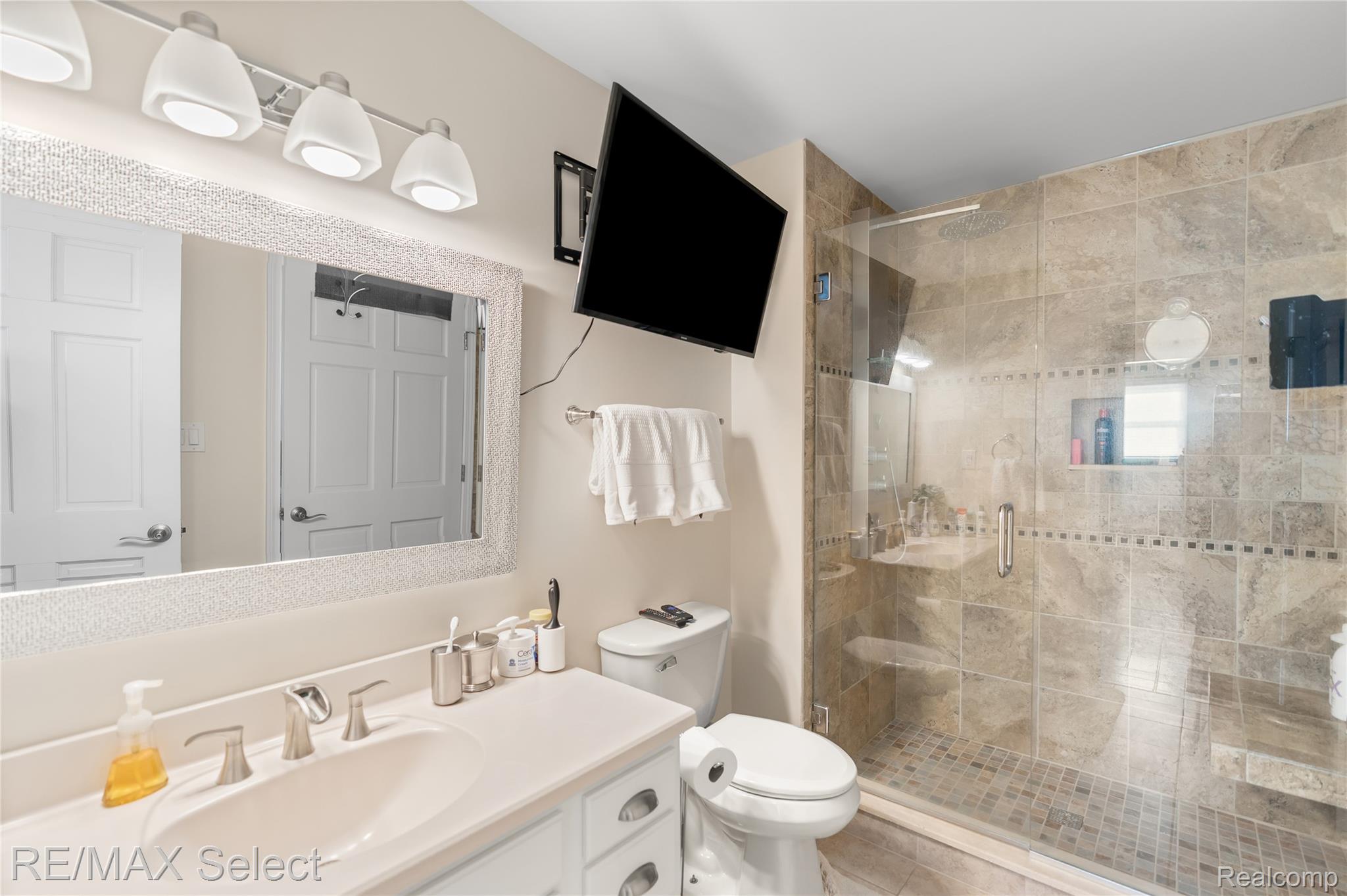 Fenton, Michigan, 48430, United States, 4 Bedrooms Bedrooms, ,5 BathroomsBathrooms,Residential,Active,2016693