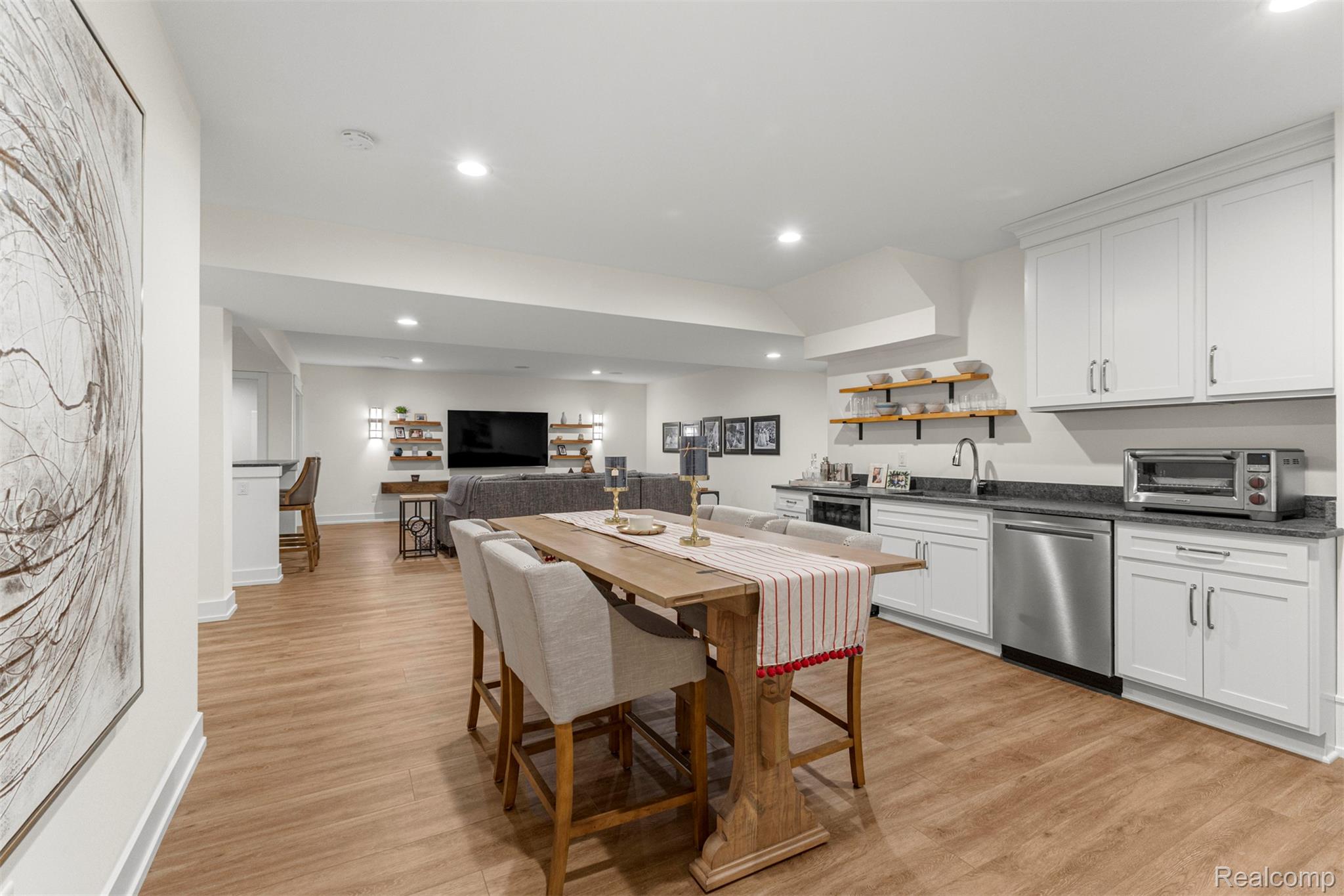 Northville, Michigan, 48168, United States, 5 Bedrooms Bedrooms, ,6 BathroomsBathrooms,Residential,Active,1913964