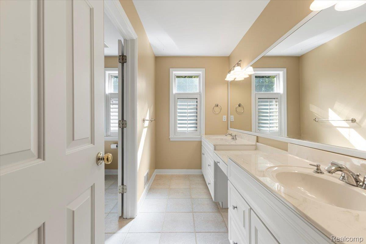 Rochester, Michigan, 48306, United States, 5 Bedrooms Bedrooms, ,6 BathroomsBathrooms,Residential,Active,2009426