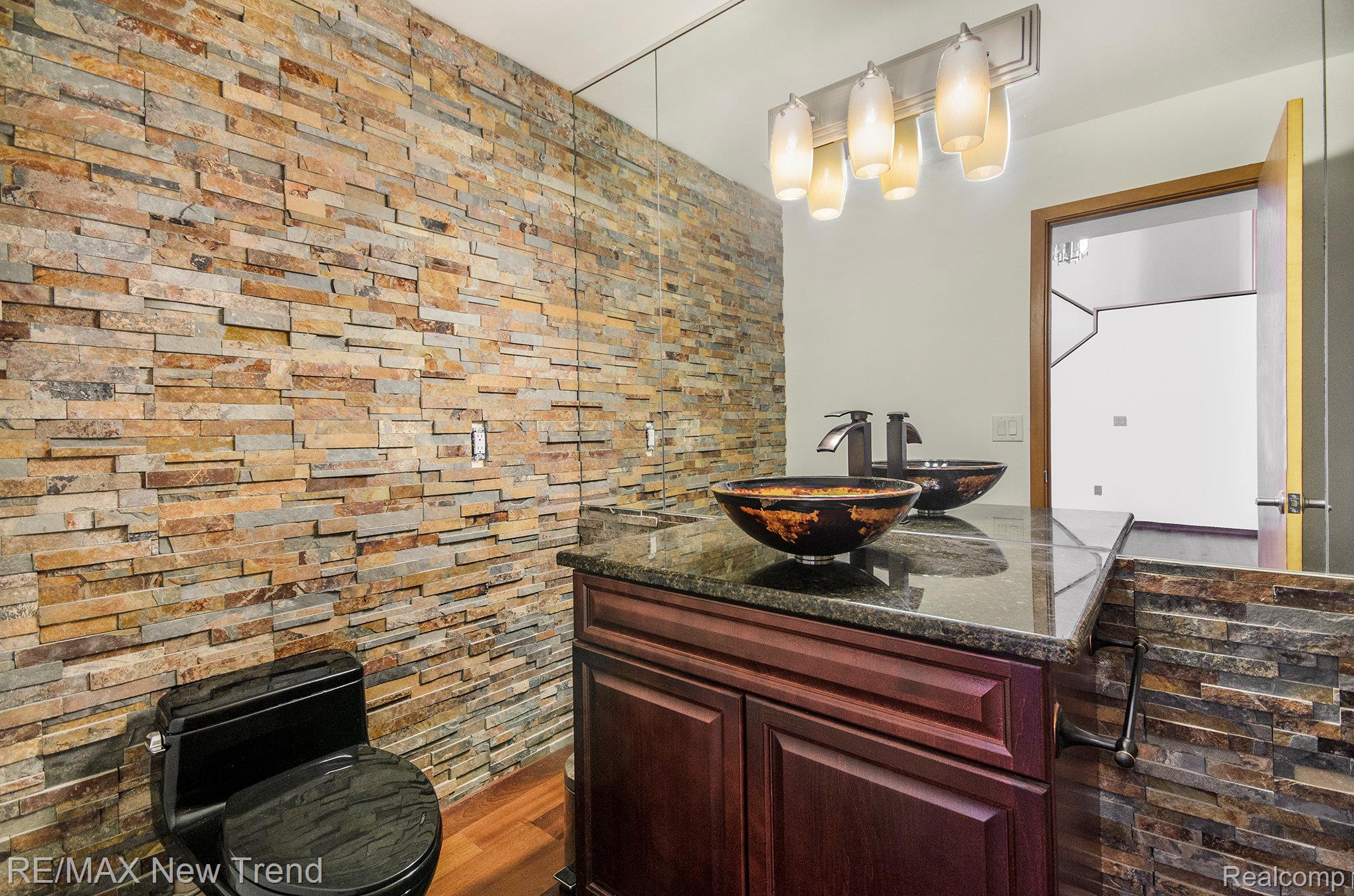 Westbloomfield, Michigan, 48324, United States, 5 Bedrooms Bedrooms, ,5 BathroomsBathrooms,Residential,Active,1922336