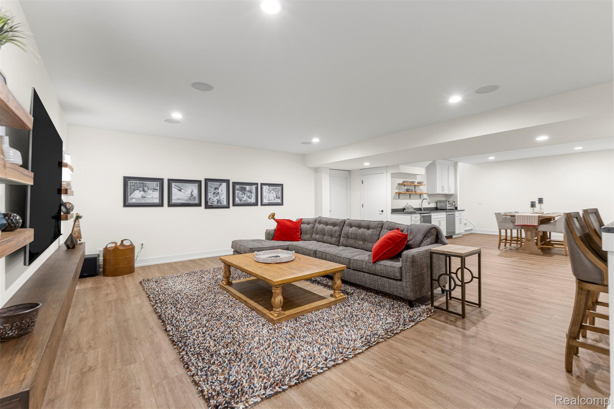 Northville, Michigan, 48168, United States, 5 Bedrooms Bedrooms, ,6 BathroomsBathrooms,Residential,Active,1913964