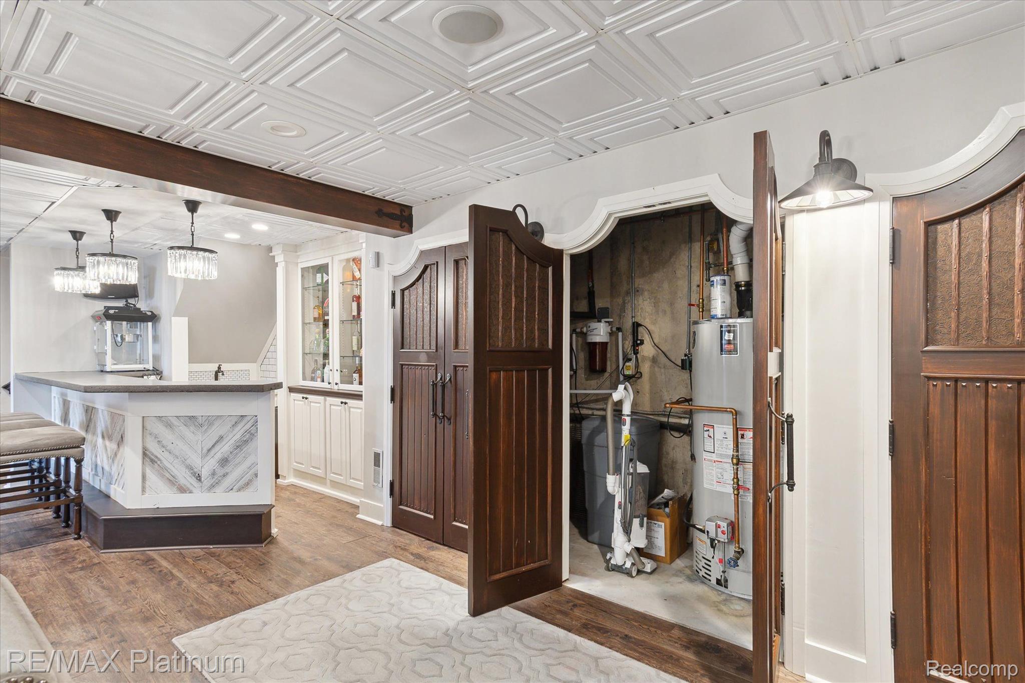 Pinckney, Michigan, 48169, United States, 5 Bedrooms Bedrooms, ,7 BathroomsBathrooms,Residential,Active,1756437