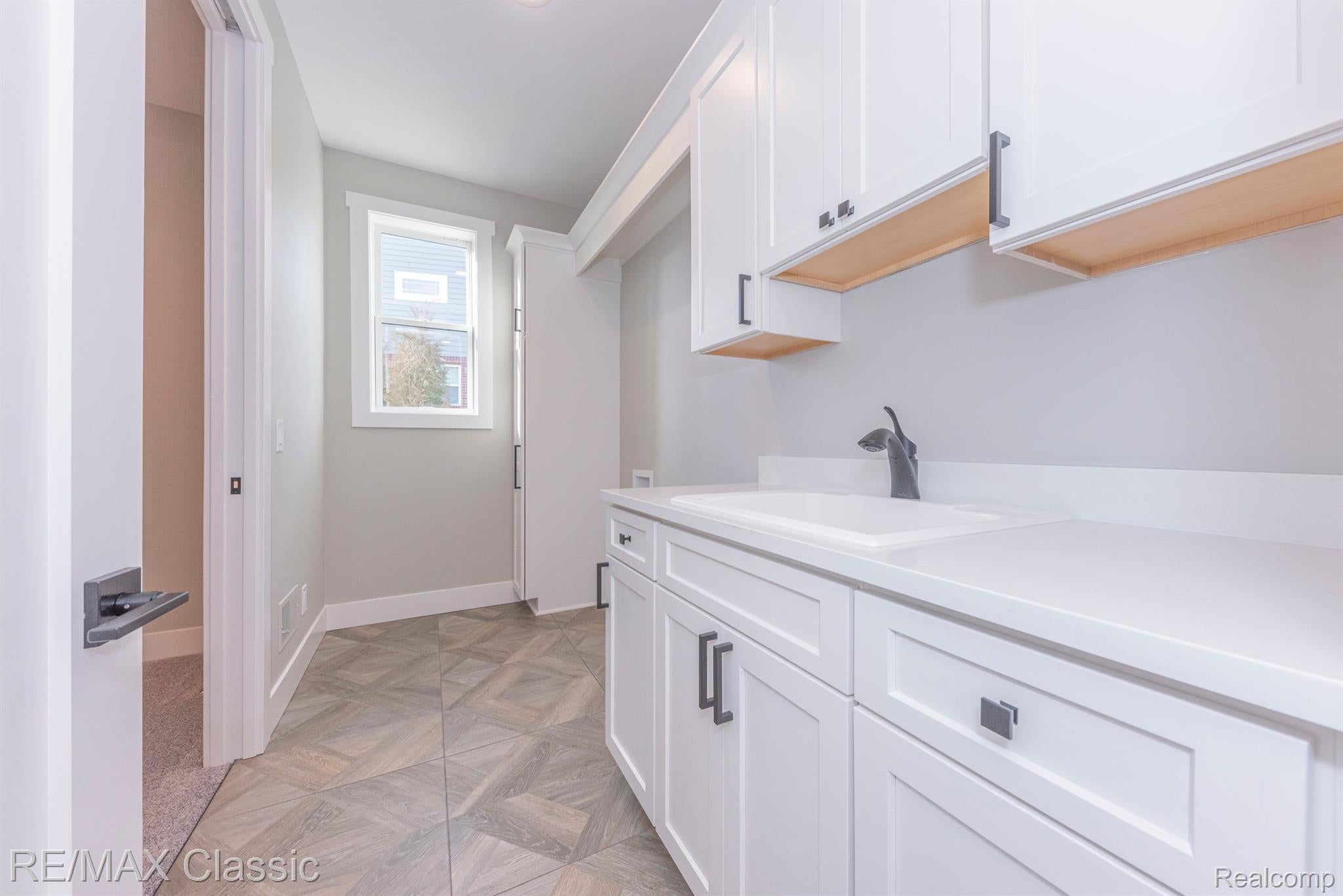 Dexter, Michigan, 48130, United States, 5 Bedrooms Bedrooms, ,6 BathroomsBathrooms,Residential,Active,1820362